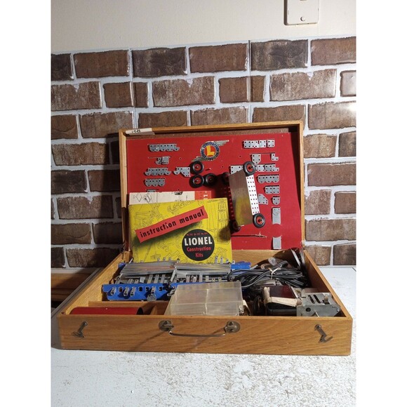Vintage 1948 Lionel Construction Kit With Instruction Manual (Tested)#343